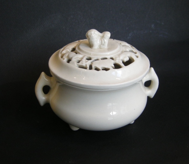 Very rare censer "blanc de chine" with cover reticulated - Dehua kilns - Fujian province - Kangxi period